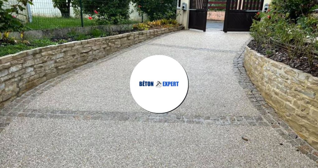béton désactivé sur une pente forte